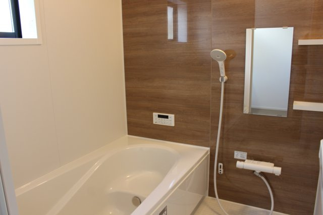 小倉南区湯川新町4丁目4期の浴室