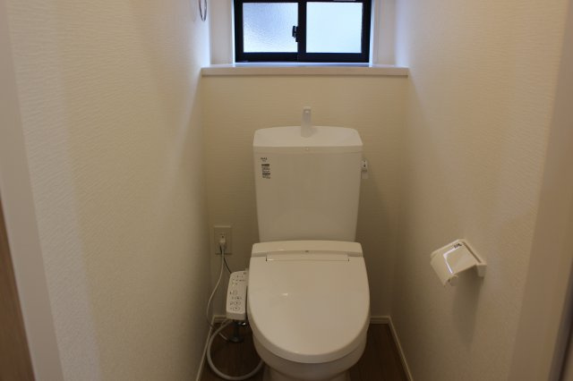 小倉南区湯川新町4丁目4期のトイレ