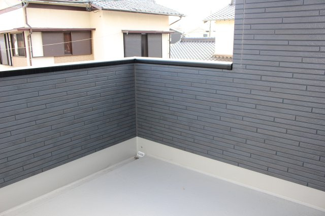 小倉南区湯川新町4丁目4期のバルコニー