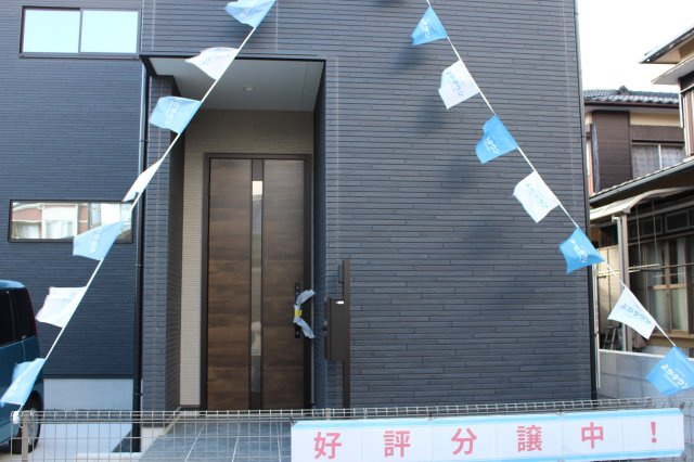 小倉南区湯川新町4丁目4期の玄関