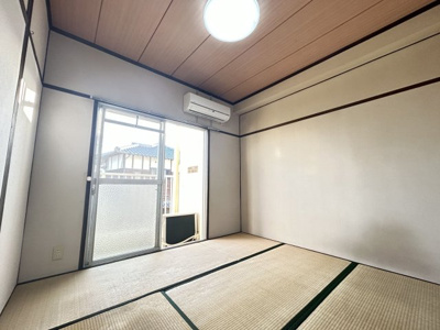 【和室】 | アイコーポ | 4.5帖の和室です。外から太陽の光が入り、心地良いです。