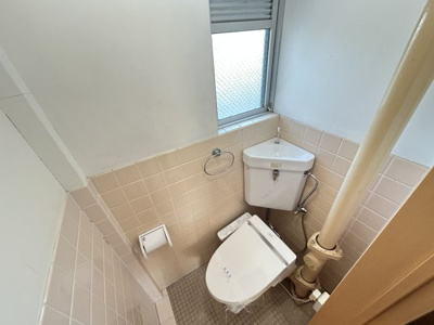 【トイレ】 | アイコーポ | 温水洗浄便座付きです！小窓が付いてあるので、換気ができます！