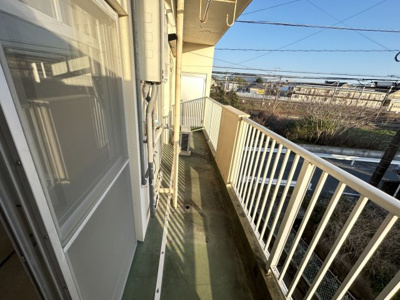 【バルコニー】 | アイコーポ | 南側に位置しており、太陽の光がたくさん入ります！