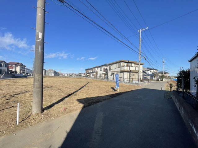 敷地面積９６坪　建築条件なし売地　狭山市南入曽の前面道路含む現地写真|角地！南道路！南側公道約2.8ｍに6ｍ以上の接道、西側2.8ｍ公道に27ｍ以上の接道で使いやすいです♪