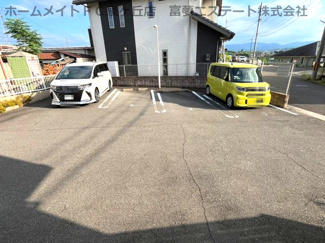 【駐車場】