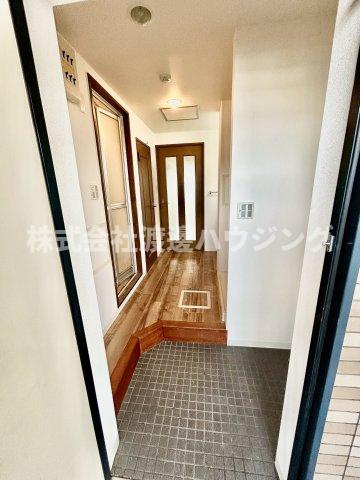ハイツウエノ2ndの玄関