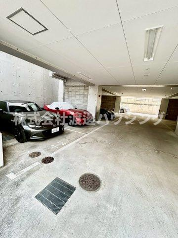 ハイツウエノ2ndの駐車場