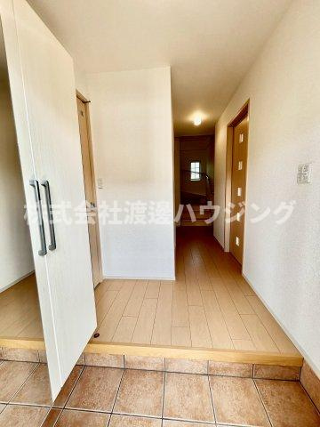 江坂町３丁目戸建賃貸の玄関