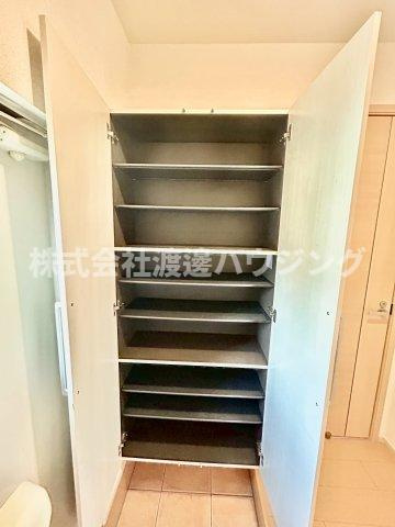 江坂町３丁目戸建賃貸の収納|玄関収納