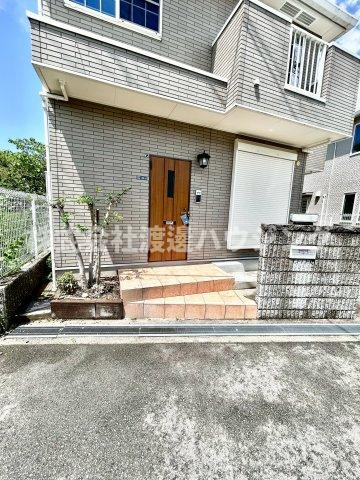 江坂町３丁目戸建賃貸のエントランス