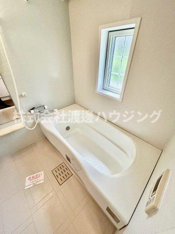 江坂町３丁目戸建賃貸の浴室