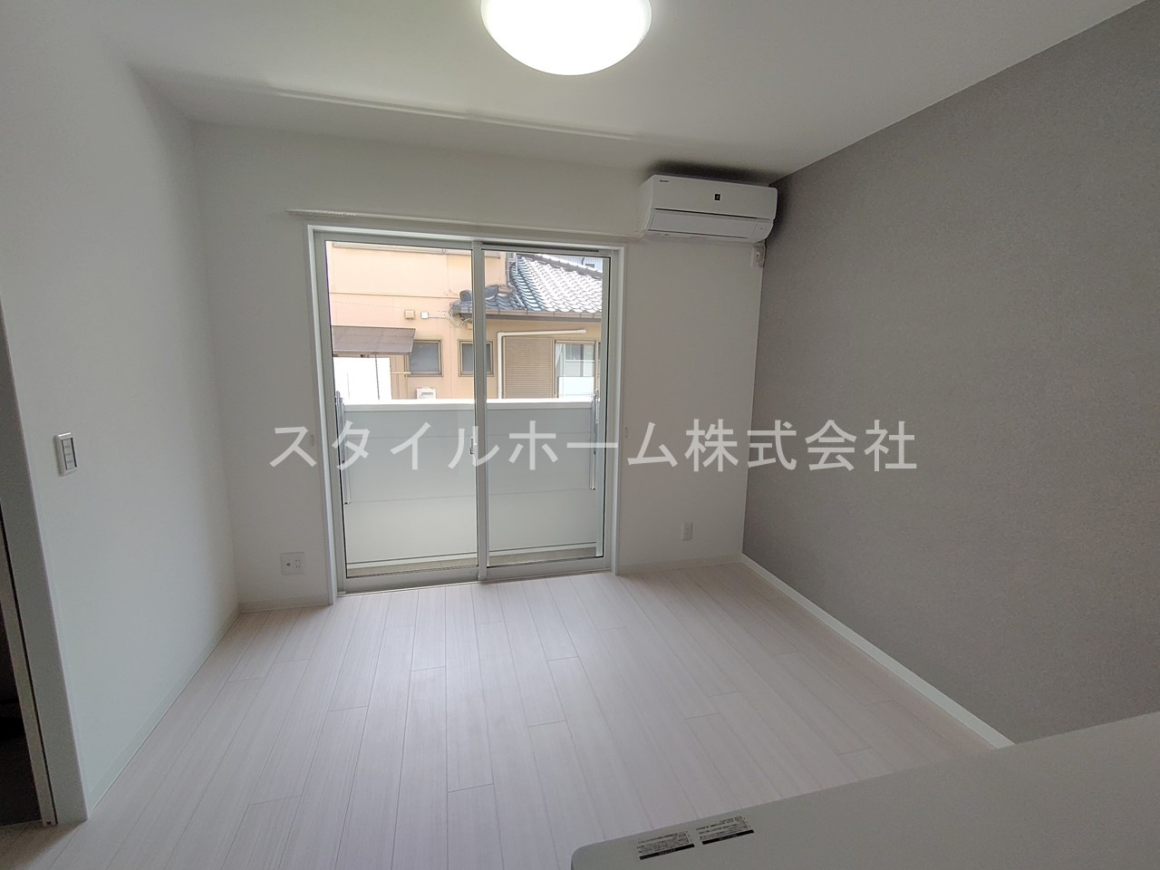 Aiの居間・リビング|同建物内別部屋の写真です。