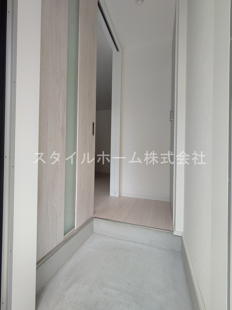 Aiの玄関|同建物内別部屋の写真です。