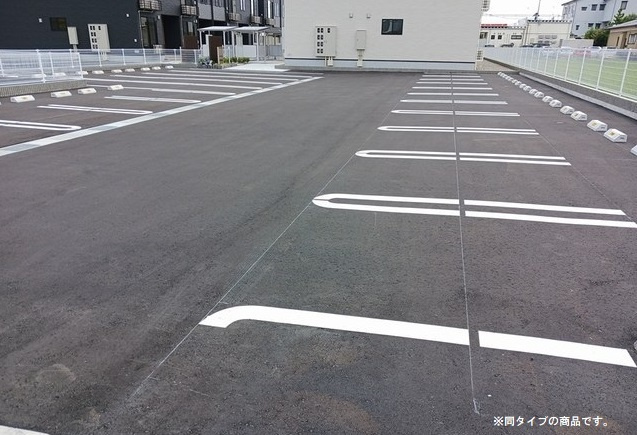 エーデルワイスの駐車場