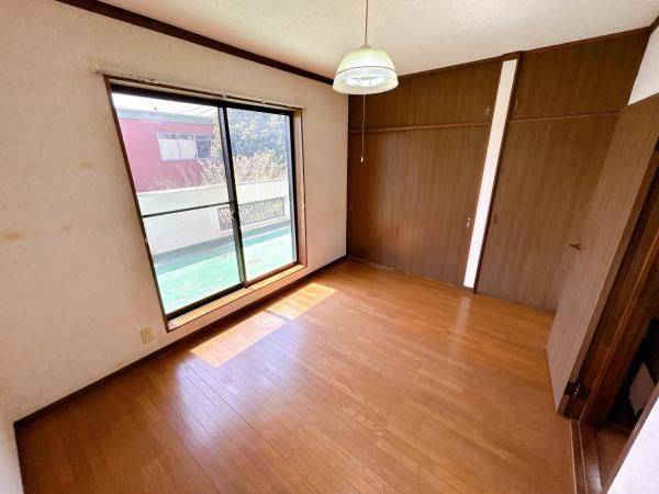 富士宮市浅間町の中古一戸建|【2階中央洋室】