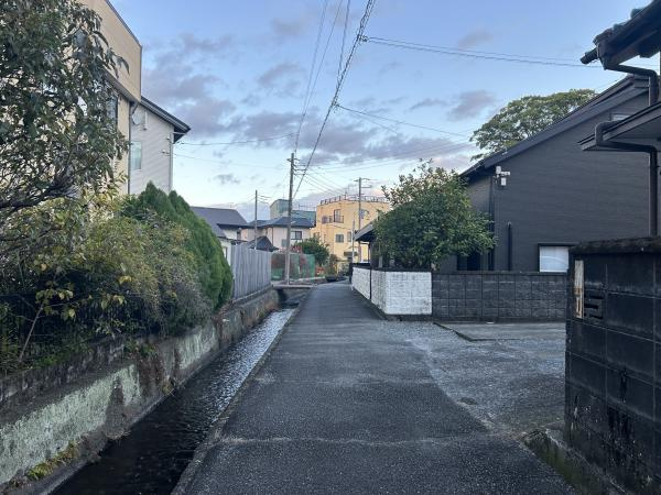 富士市横割３丁目の中古一戸建|前面道路の幅員は約2.4mです。