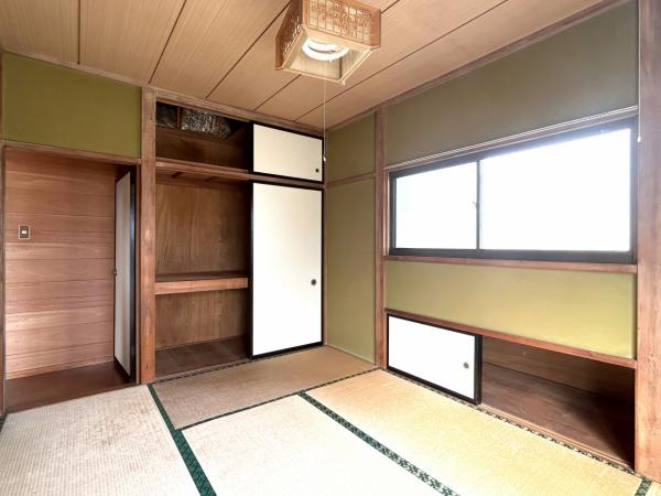 富士宮市大岩の中古一戸建|【現況販売】2階6帖和室収納