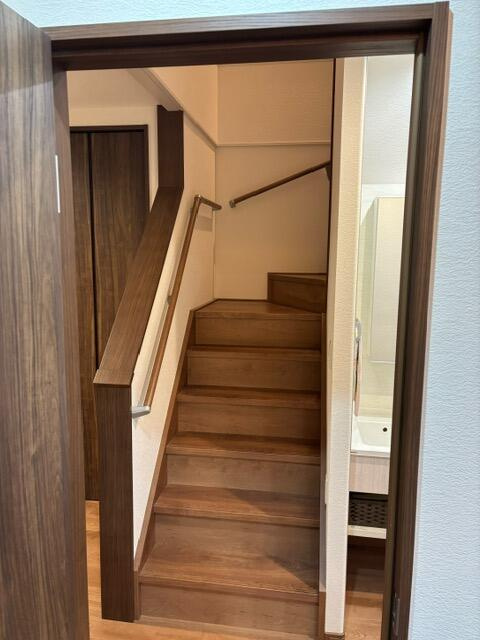 富士市岩淵の中古一戸建|階段
