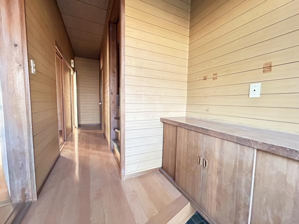 富士市中丸の中古一戸建|【玄関内観】