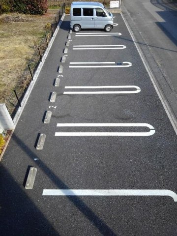メゾン　ドゥ　フルールの駐車場