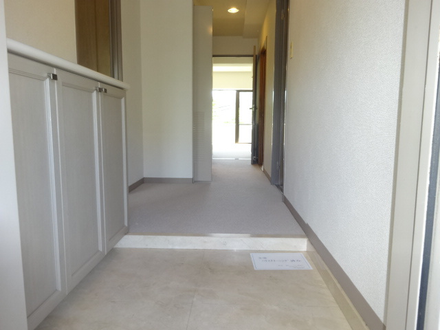 阪急逆瀬台アヴェルデ1番館の玄関