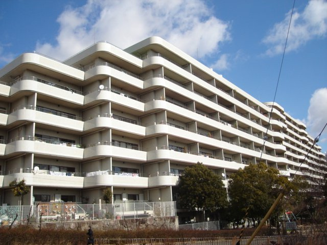 阪急逆瀬台アヴェルデ1番館の外観