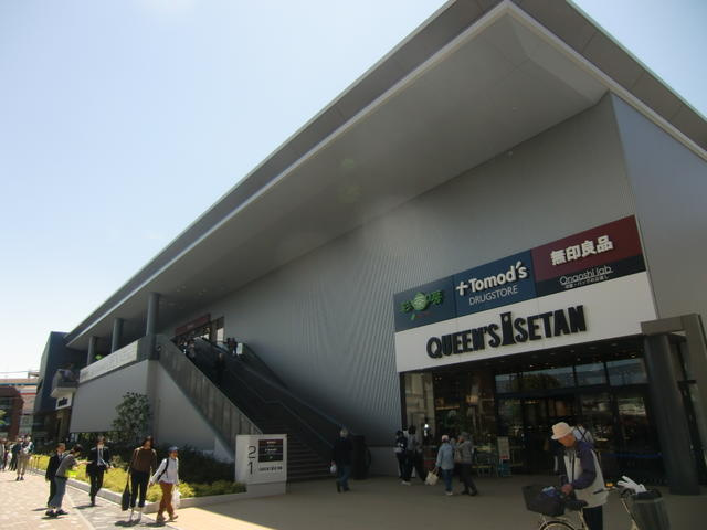 クイーンズ伊勢丹まで502m