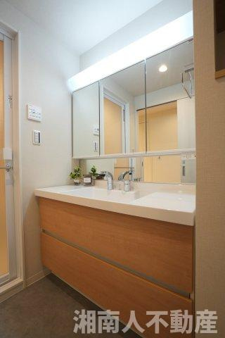 ダイアパレス湘南藤沢2の独立洗面台|独立洗面台、朝の身支度には欠かせません