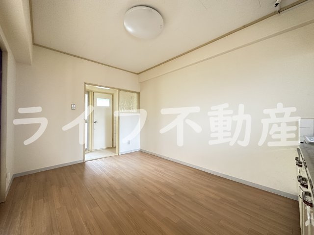 菱屋西ハウスの内装|明るい色調の室内です