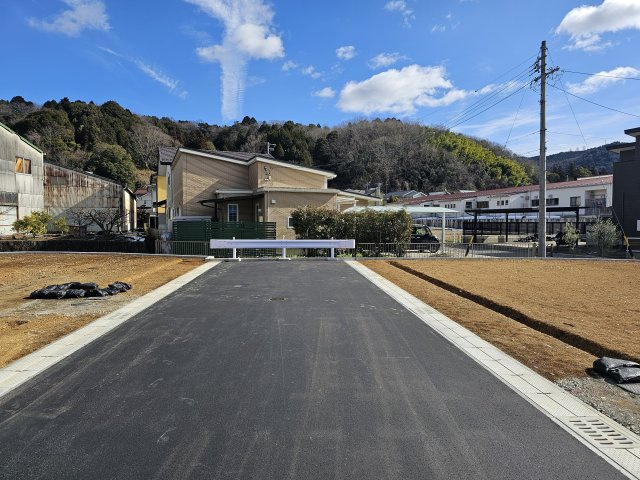瑞浪市稲津町小里　分譲地の前面道路含む現地写真