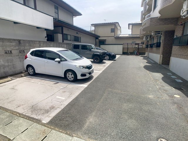 ドリームパレス荒楯の駐車場