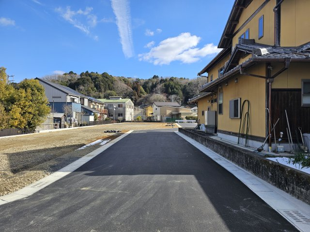 瑞浪市稲津町小里　分譲地の前面道路含む現地写真