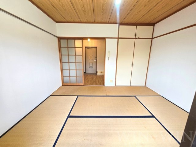 プチメゾン井原の居間・リビング