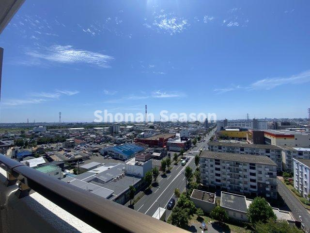 【展望】 | 13階建て12階部分につき、陽当たり・眺望・通風良好で開放的です。
平塚の街並みが見渡せます♪