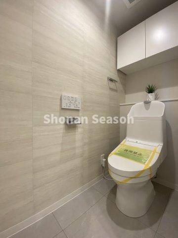 【トイレ】 | 暖かな便座でカバー要らず！お掃除もしやすい温水洗浄便座を搭載◎