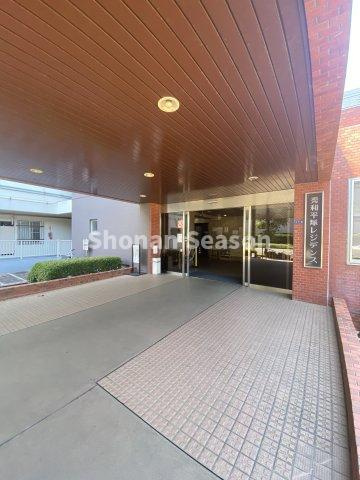 【エントランス】 | ニトリまで徒歩２分、ジ・アウトレット湘南平塚まで車で約8分◎