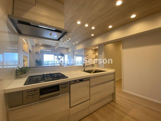 【キッチン】 | 家事がグッと軽減する「食洗機」付システムキッチンとなっています。