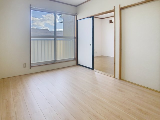 沼沢コーポラスの居間・リビング