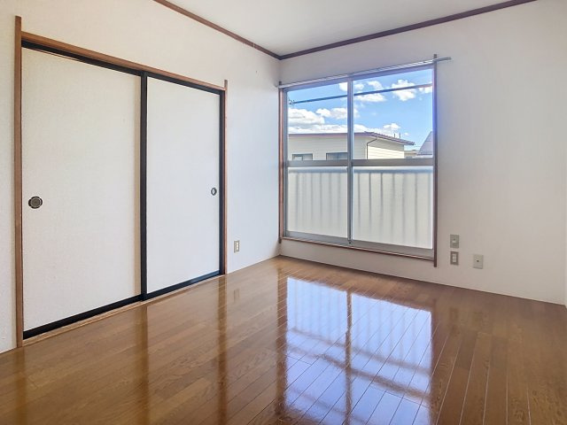 沼沢コーポラスの居間・リビング