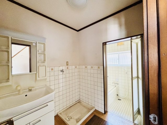 熊取町桜が丘1丁目　中古戸建の独立洗面台