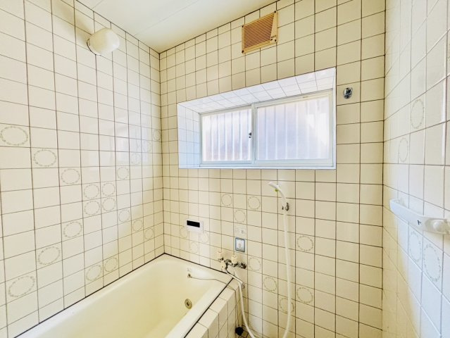 熊取町桜が丘1丁目　中古戸建の浴室|追い焚き機能付き