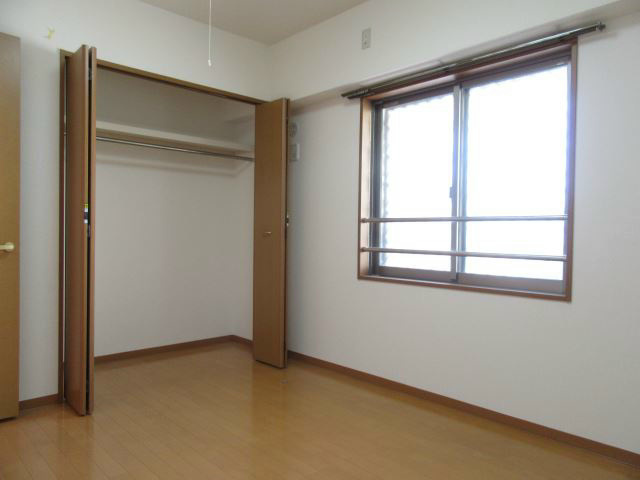 レージュ桜山の寝室