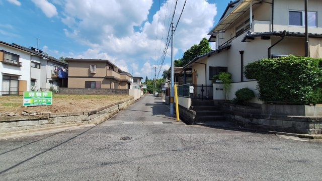 甲南町耕心３丁目土地の前面道路含む現地写真