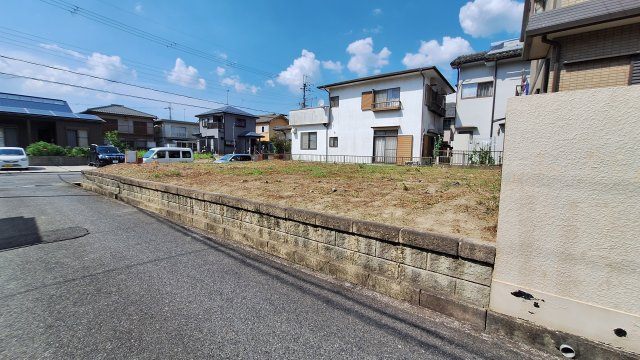 甲南町耕心３丁目土地の前面道路含む現地写真