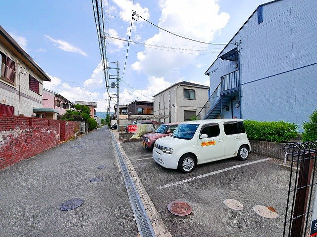 ドムール芝辻の駐車場