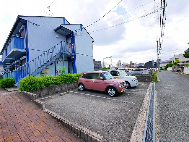 ドムール芝辻の駐車場