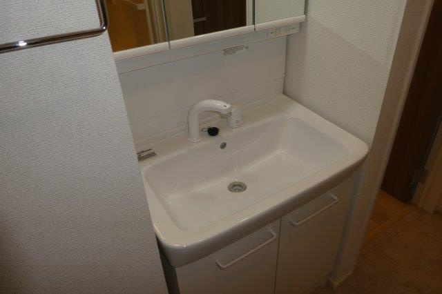 レジディア総社Aの独立洗面台|洗髪洗面化粧台