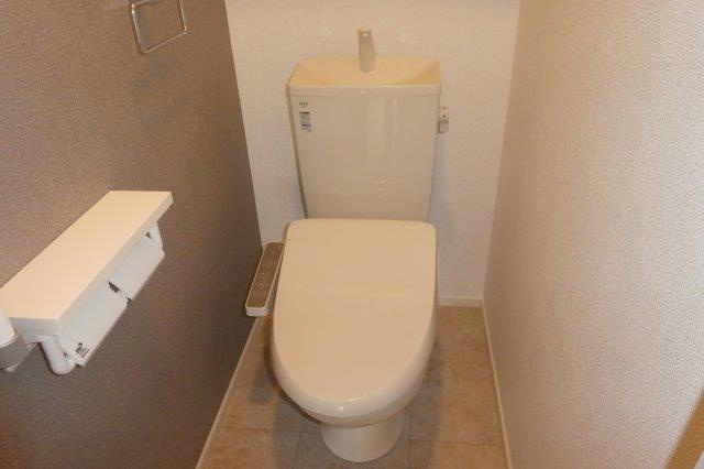 レジディア総社Aのトイレ|シャワー付きトイレ