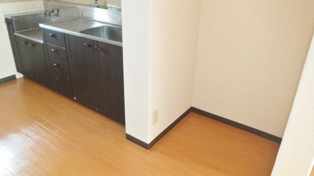 フレア・ウイング林のキッチン|冷蔵庫置き場