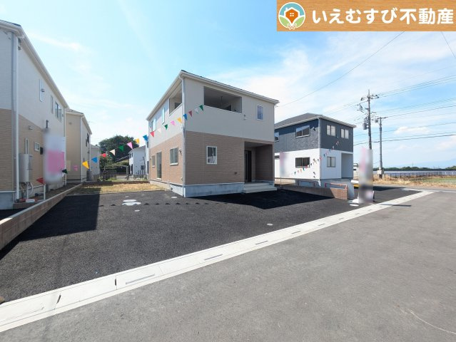 Cradle garden　上里町勅使河原第17の駐車場|並列3台駐車可能なゆとりのカースペース
複数台車をお持ちでも、お友達が遊びに来てもゆとりの駐車スペース！